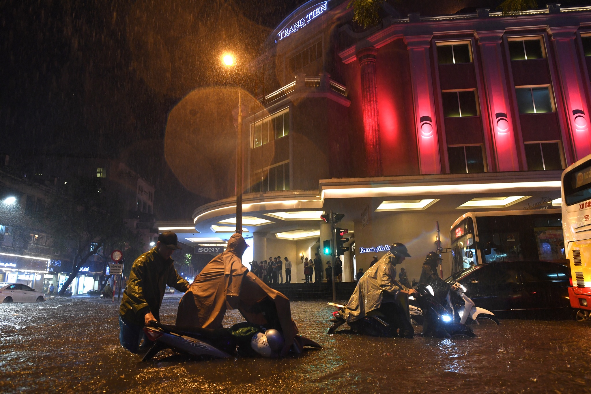 Hà Nội ngập nặng ảnh 2 Ha Noi ngap nang anh 2