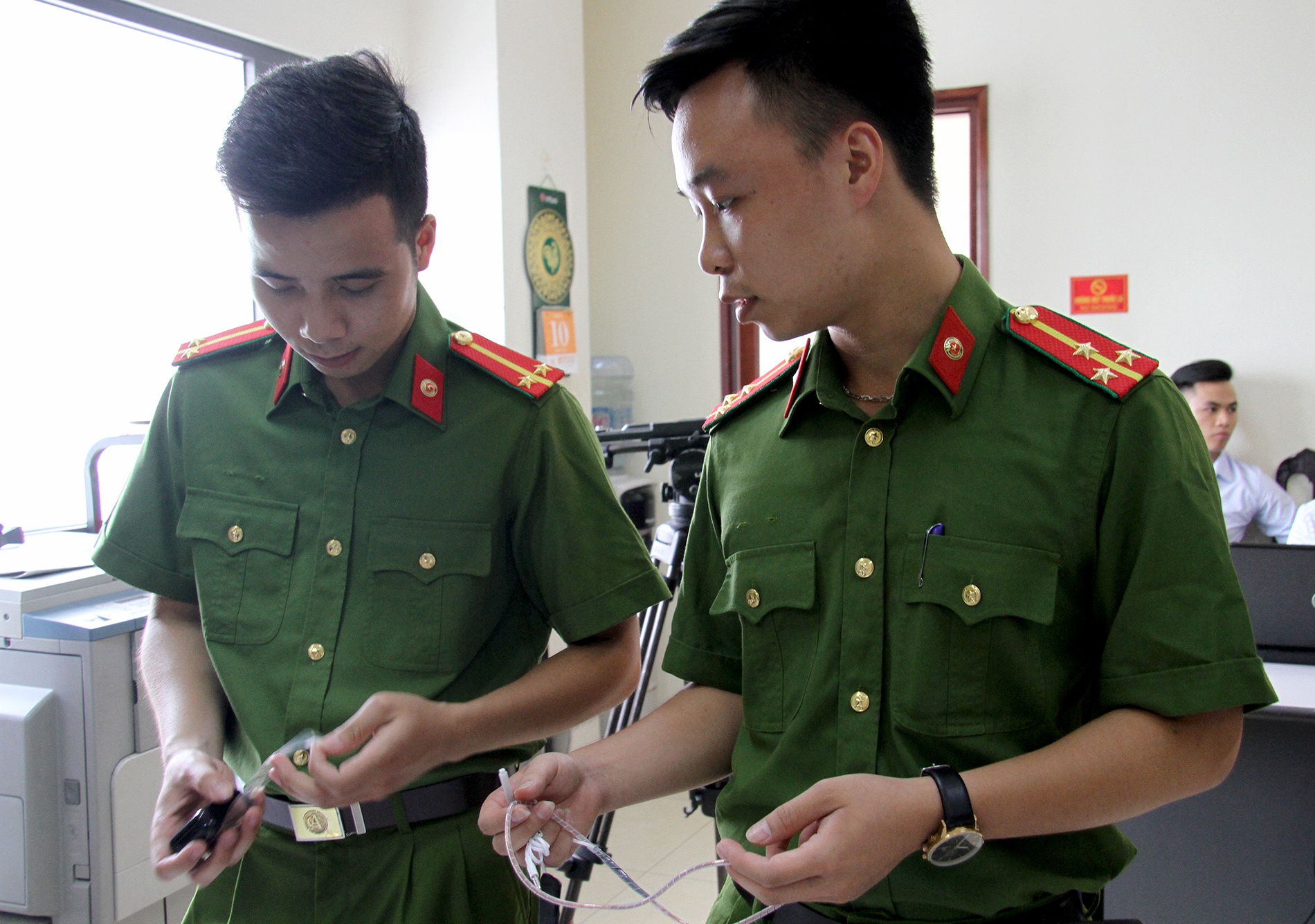 Gian lan thi cu anh 1