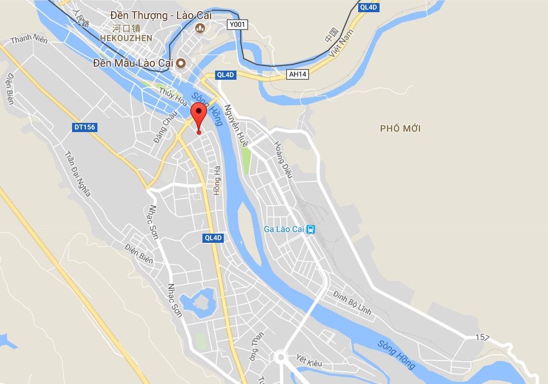 Be trai lot qua san roi xuong ham anh 2