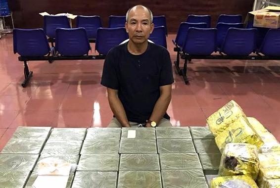 Canh sat phuc kich bat trum ma tuy dat Cang hinh anh