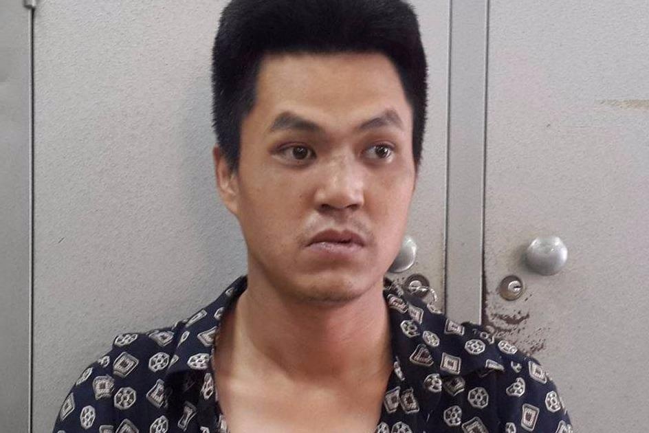 Giao su di xe hop bi thanh nien chan duong an va hinh anh