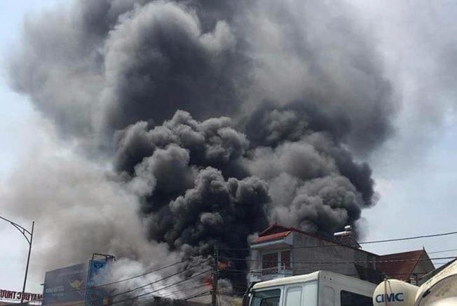 Tam giu hinh su tho han lien quan vu chay xuong banh lam 8 nguoi chet hinh anh