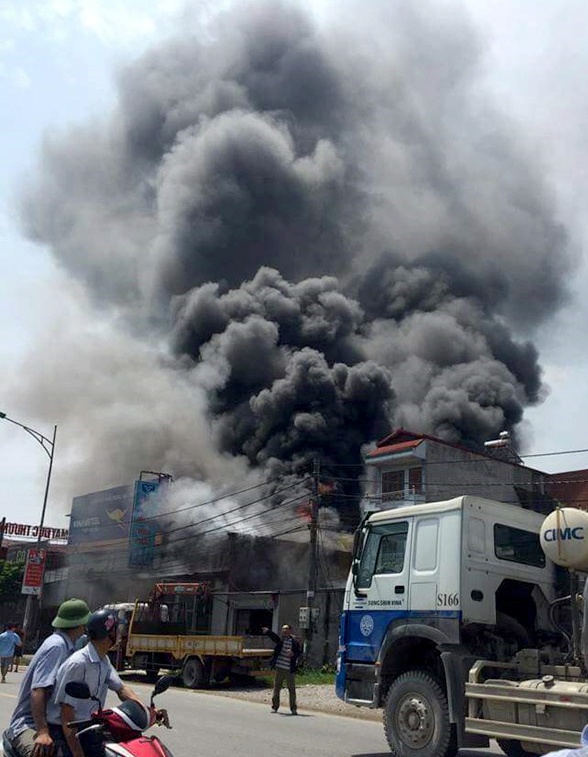 Bắt thợ hàn ảnh 1 Bat tho han anh 1