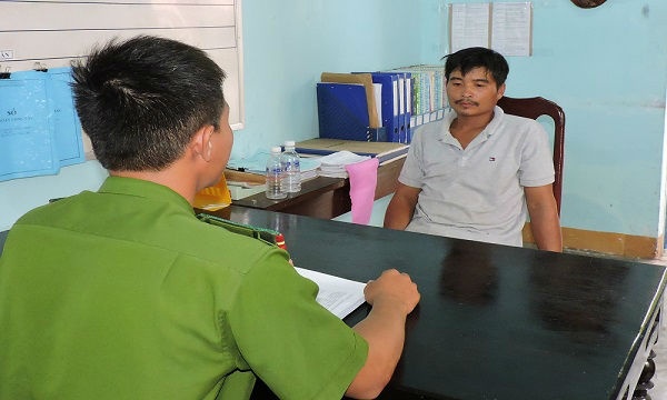 vác AK bắn xuyên họng đối thủ ảnh 1 vac AK ban xuyen hong doi thu anh 1