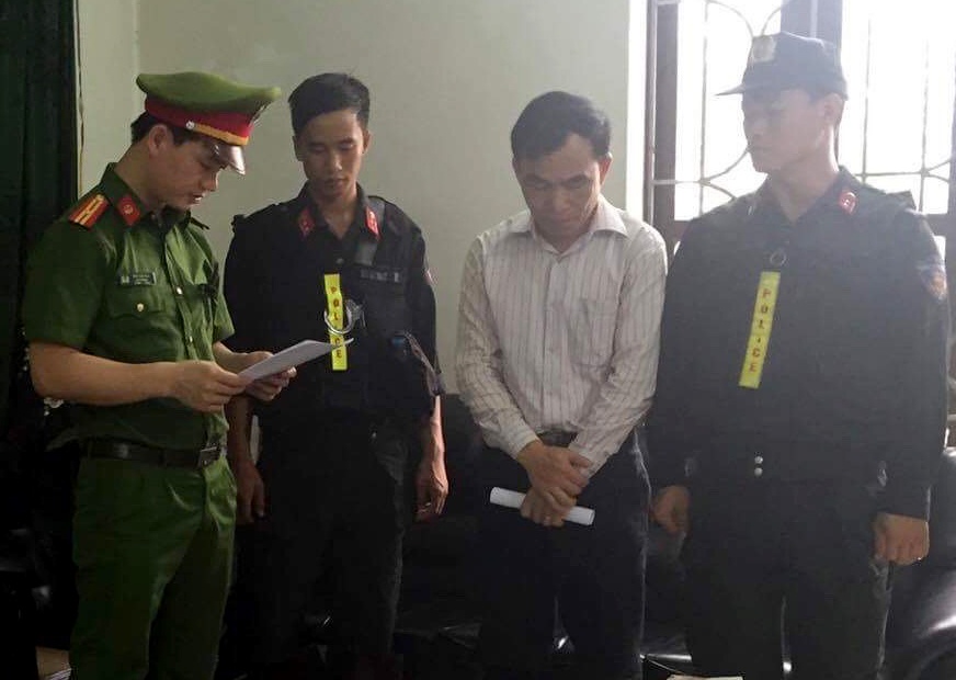 Khoi to Giam doc Dai khi tuong thuy van tinh Ha Nam hinh anh