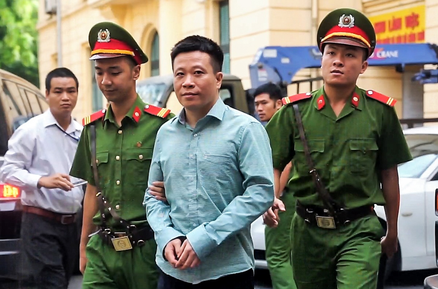 Ha Van Tham: 'Quyet dinh dai dien von gop cua anh Son la vo hieu' hinh anh