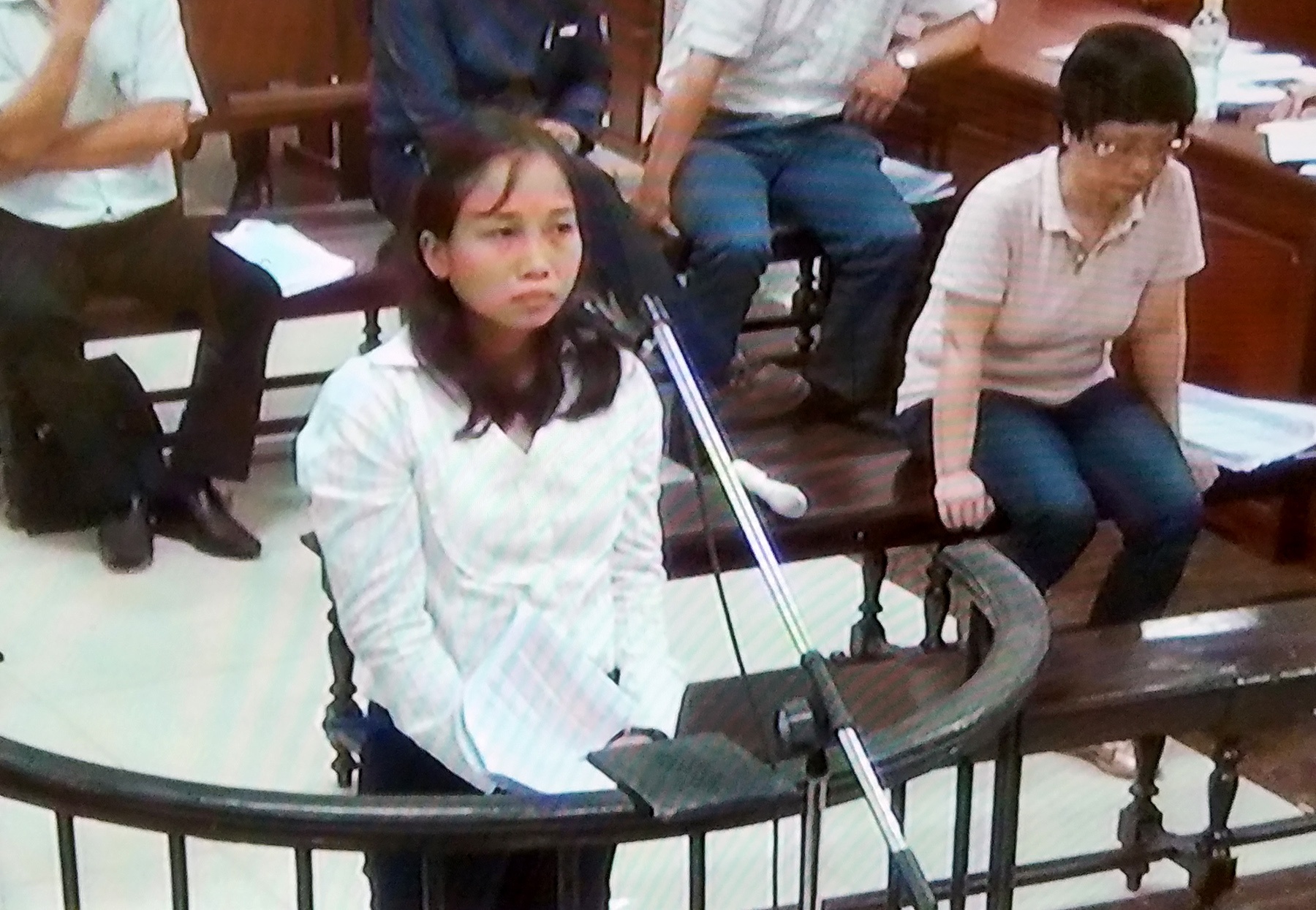 Nu ke toan truong Housing Group khai gi tai toa? hinh anh