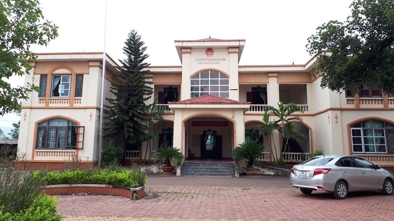 Pho chu tich HDND xa khai tu me de vi so bi truy thu tien tro cap hinh anh