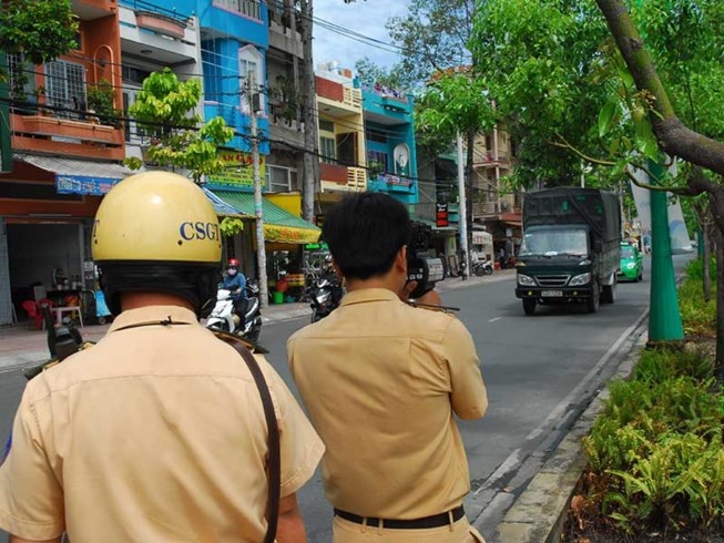 Mac 3 loi, dan ma kien thi CSGT kho do! hinh anh