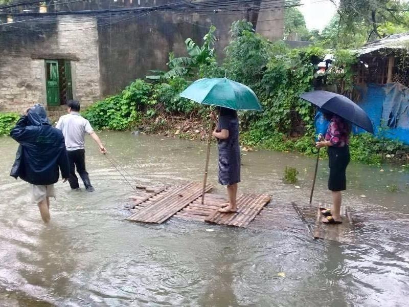 Nu bi thu phuong noi ve hinh anh mac vay, di be chong lut hinh anh