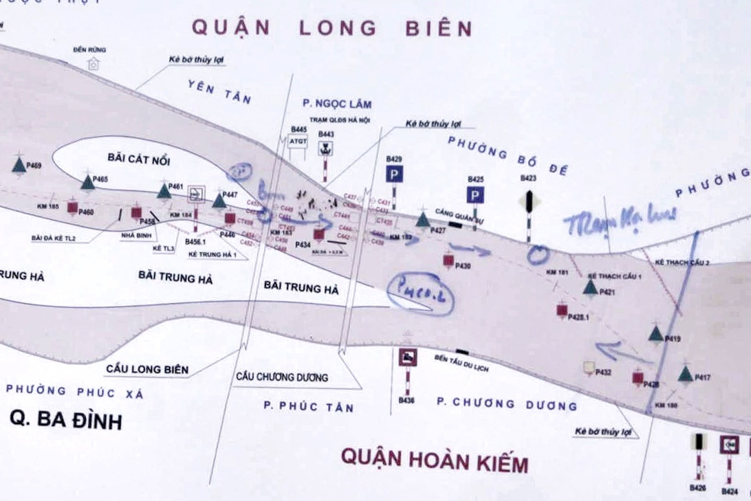 Vot bom duoi cau Long Bien anh 3