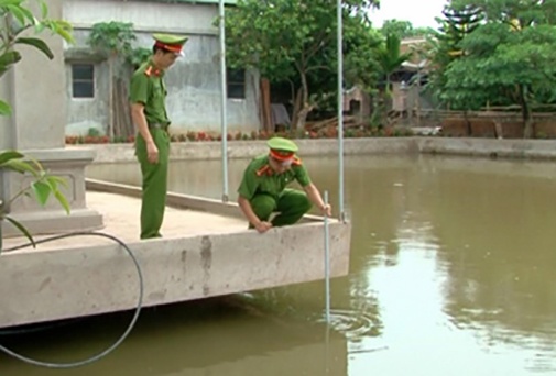 Canh sat dieu tra vu thanh nien tu vong sau cuoc au da o quan karaoke hinh anh