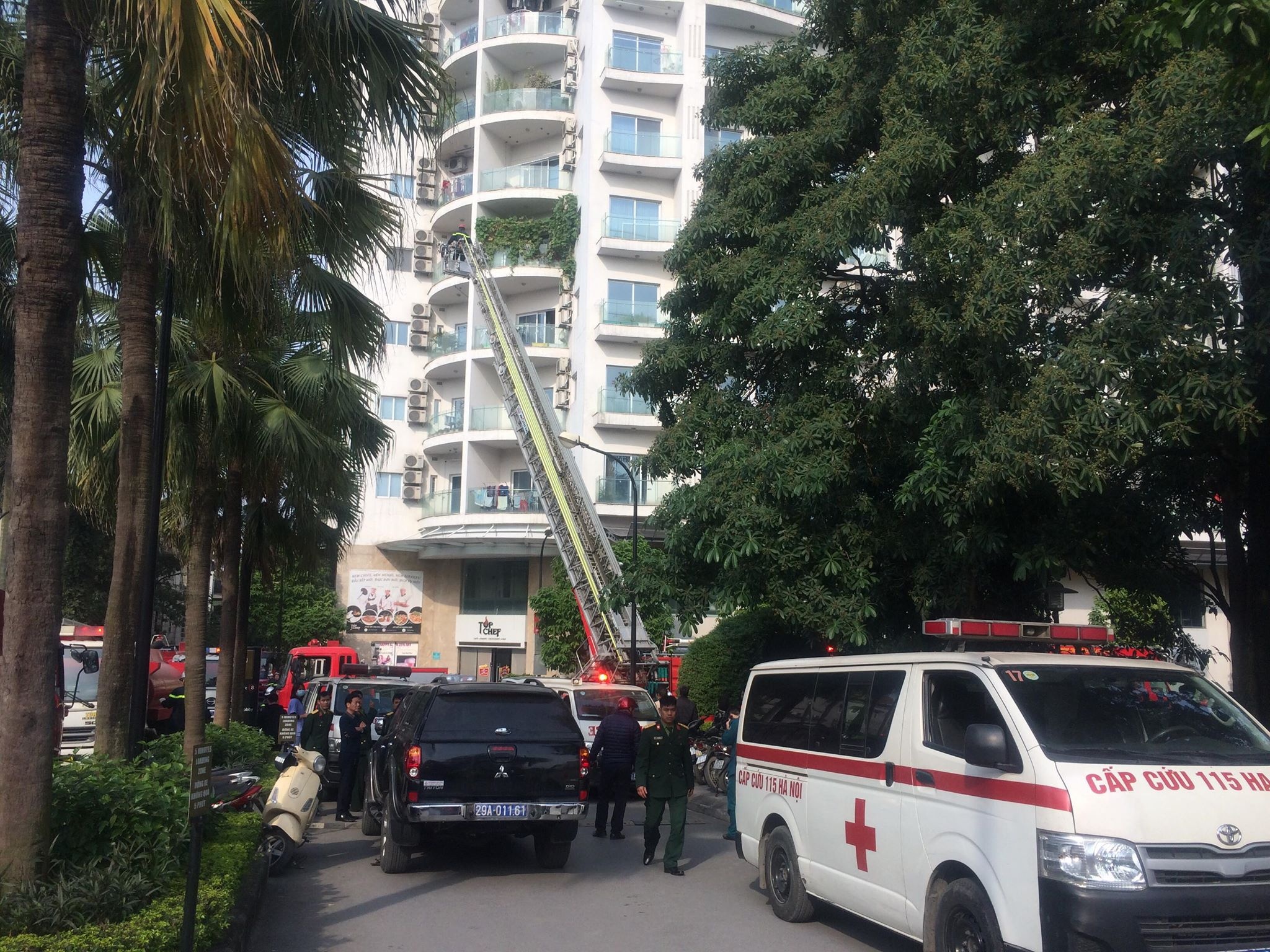 Cháy tại chung cư cao tầng gần Hồ Tây ảnh 2 Chay tai chung cu cao tang gan Ho Tay anh 2