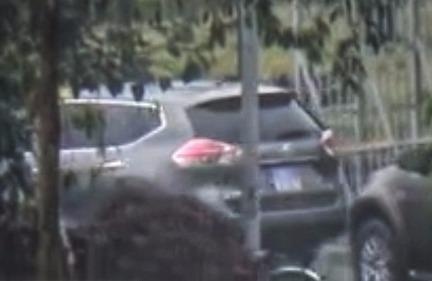 Can canh Vu 'nhom' bi ap giai o san bay Noi Bai hinh anh