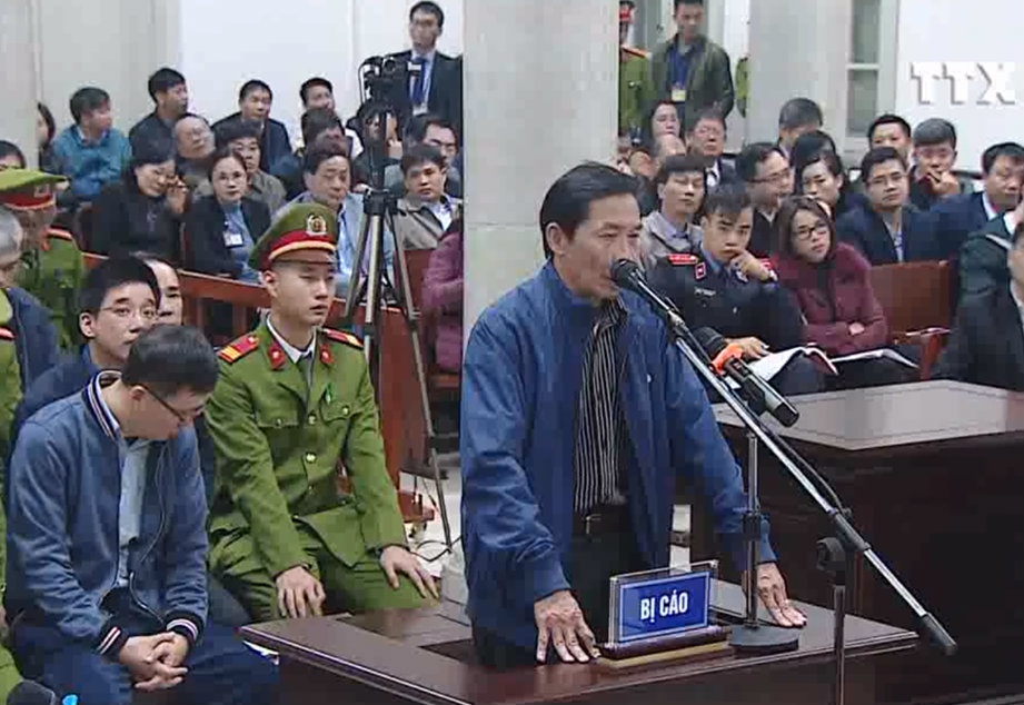 Bi cao vu Dinh La Thang: 'Toi bi suc ep ghe gom qua' hinh anh