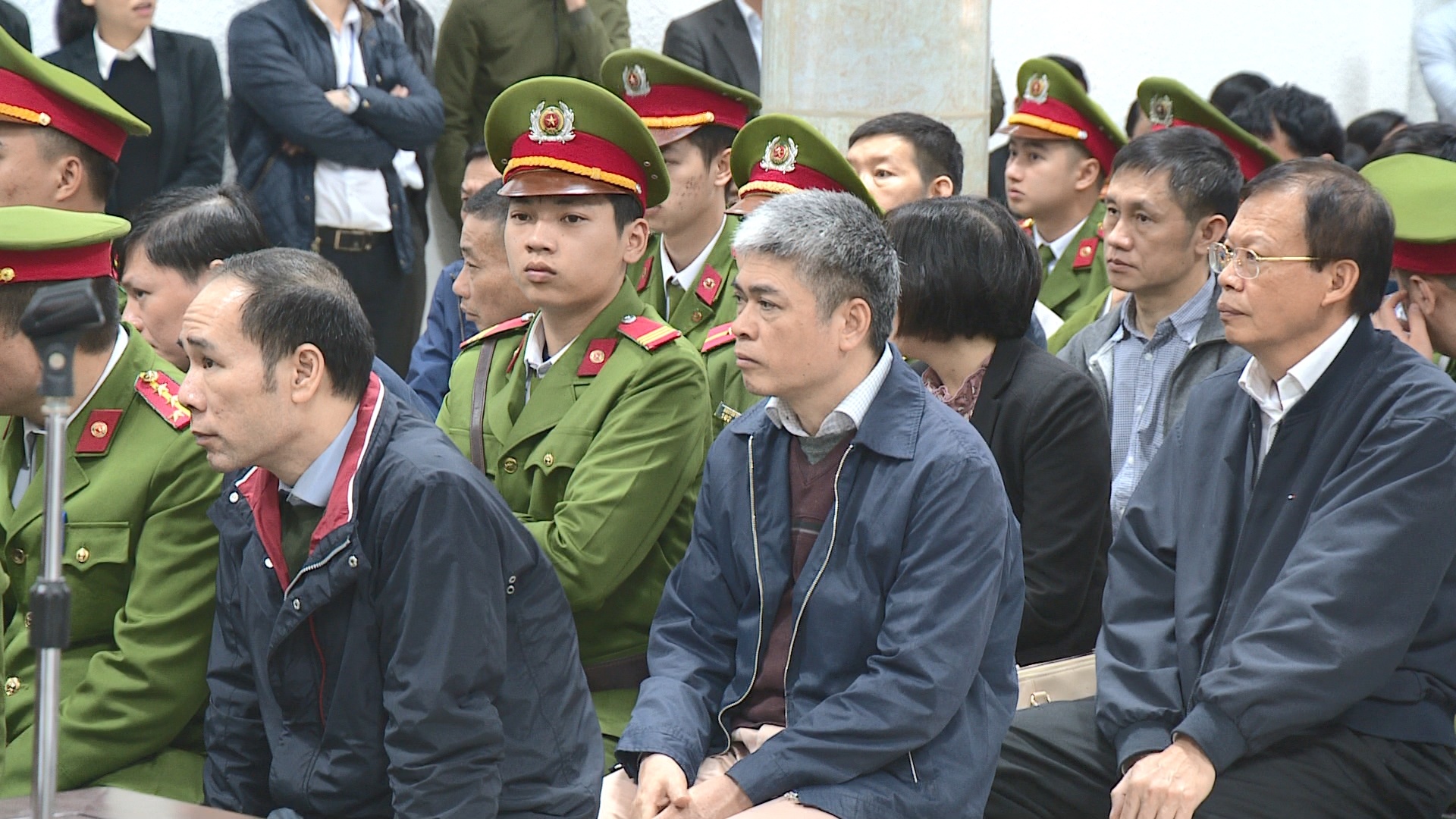 Xét xử Đinh La Thăng ảnh 2 Xet xu Dinh La Thang anh 2