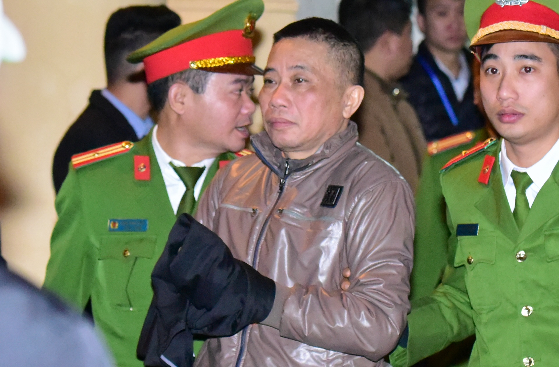Xét xử Đinh La Thăng ảnh 2 Xet xu Dinh La Thang anh 2