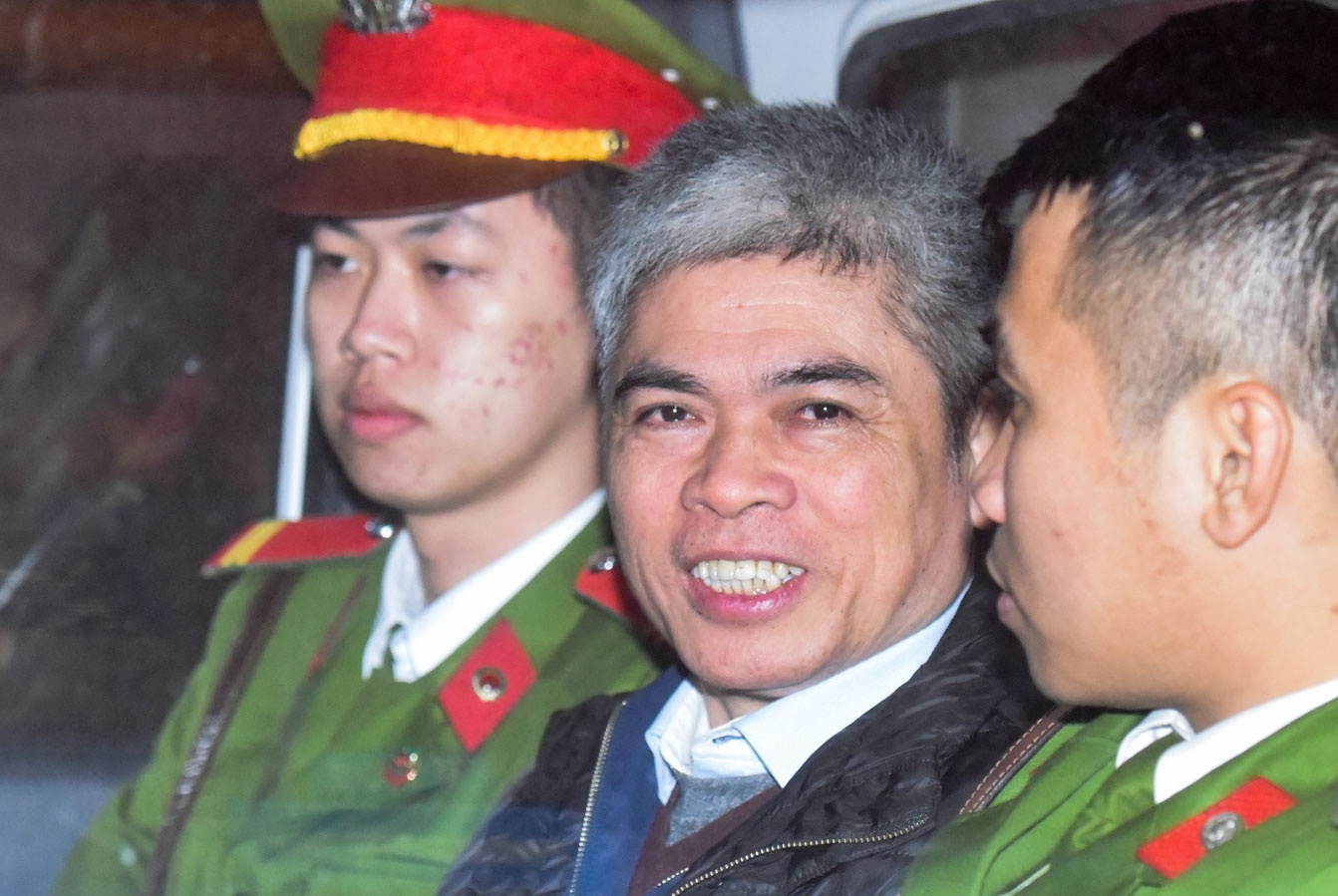 Nguoi dang mang an tu xin nhan trach nhiem thay cap duoi hinh anh