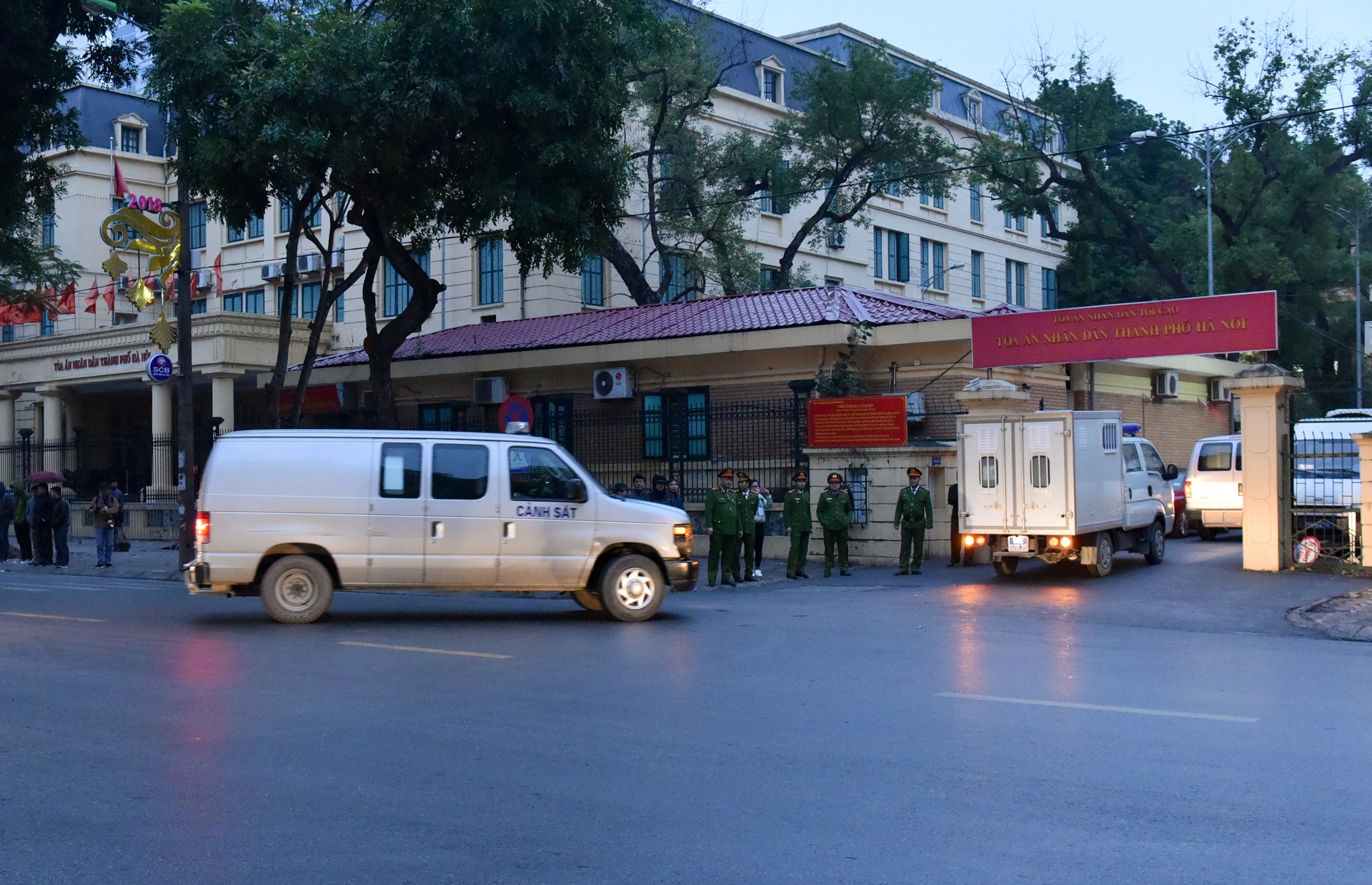 10 ngay xet xu Dinh La Thang anh 1