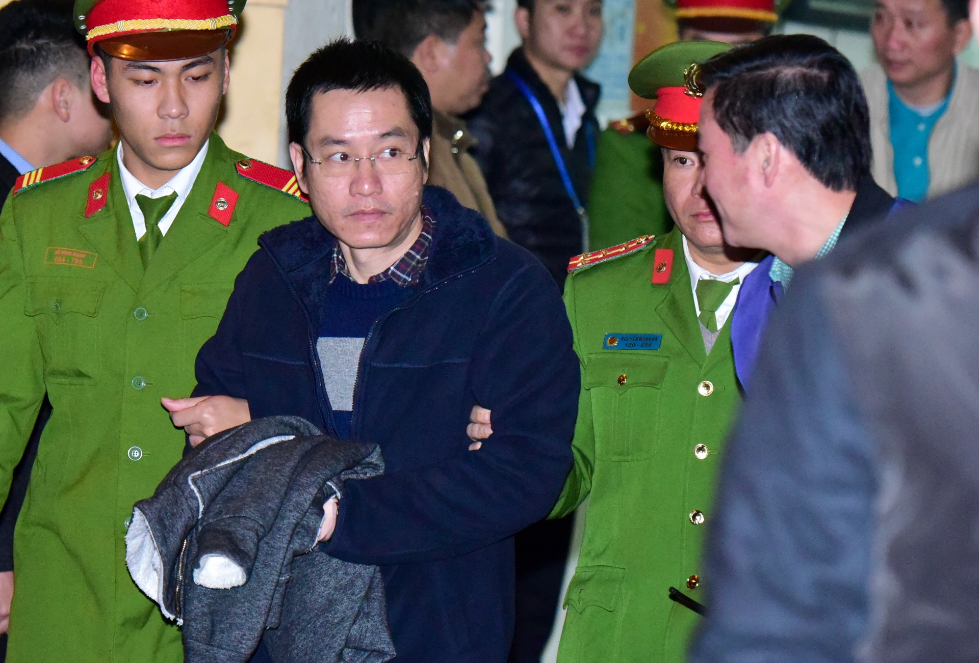 10 ngay xet xu Dinh La Thang anh 12