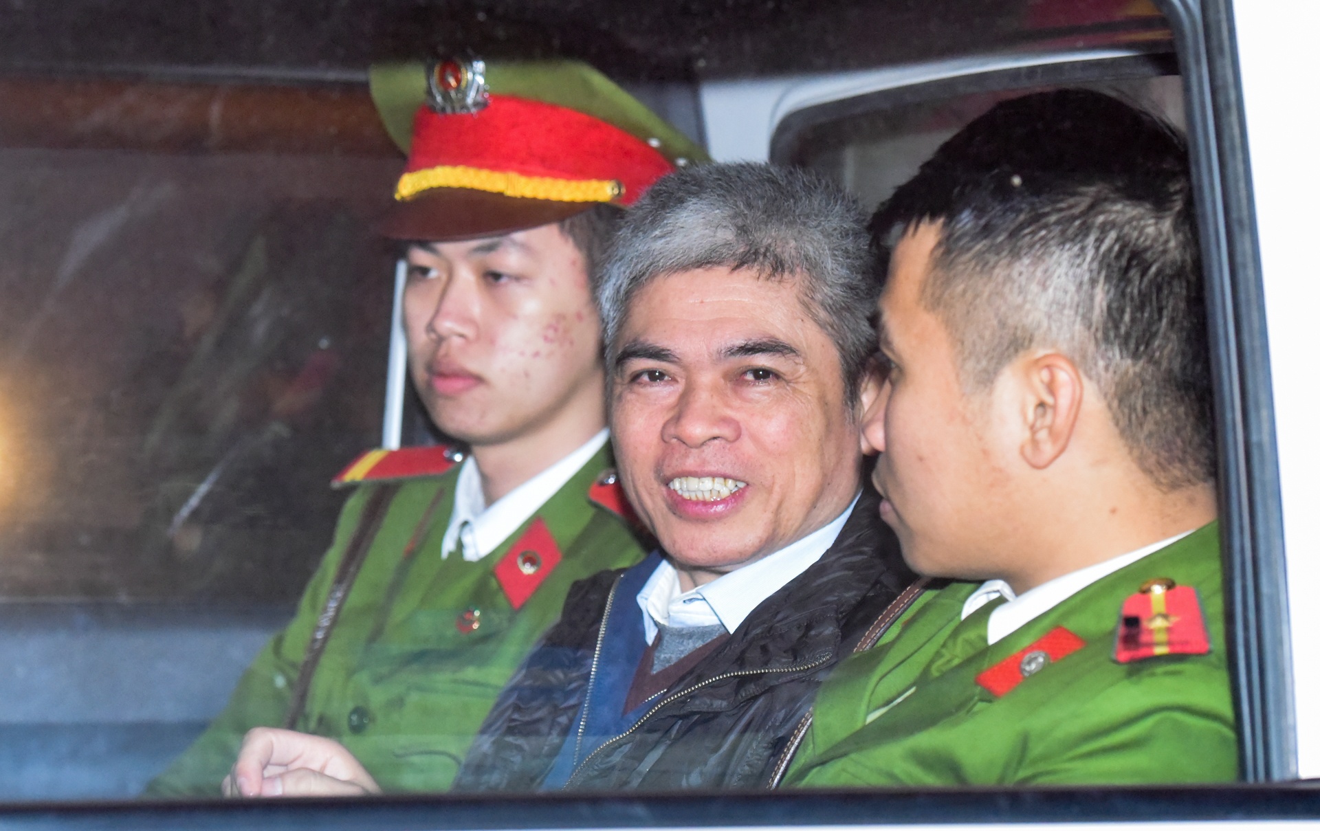 10 ngay xet xu Dinh La Thang anh 9