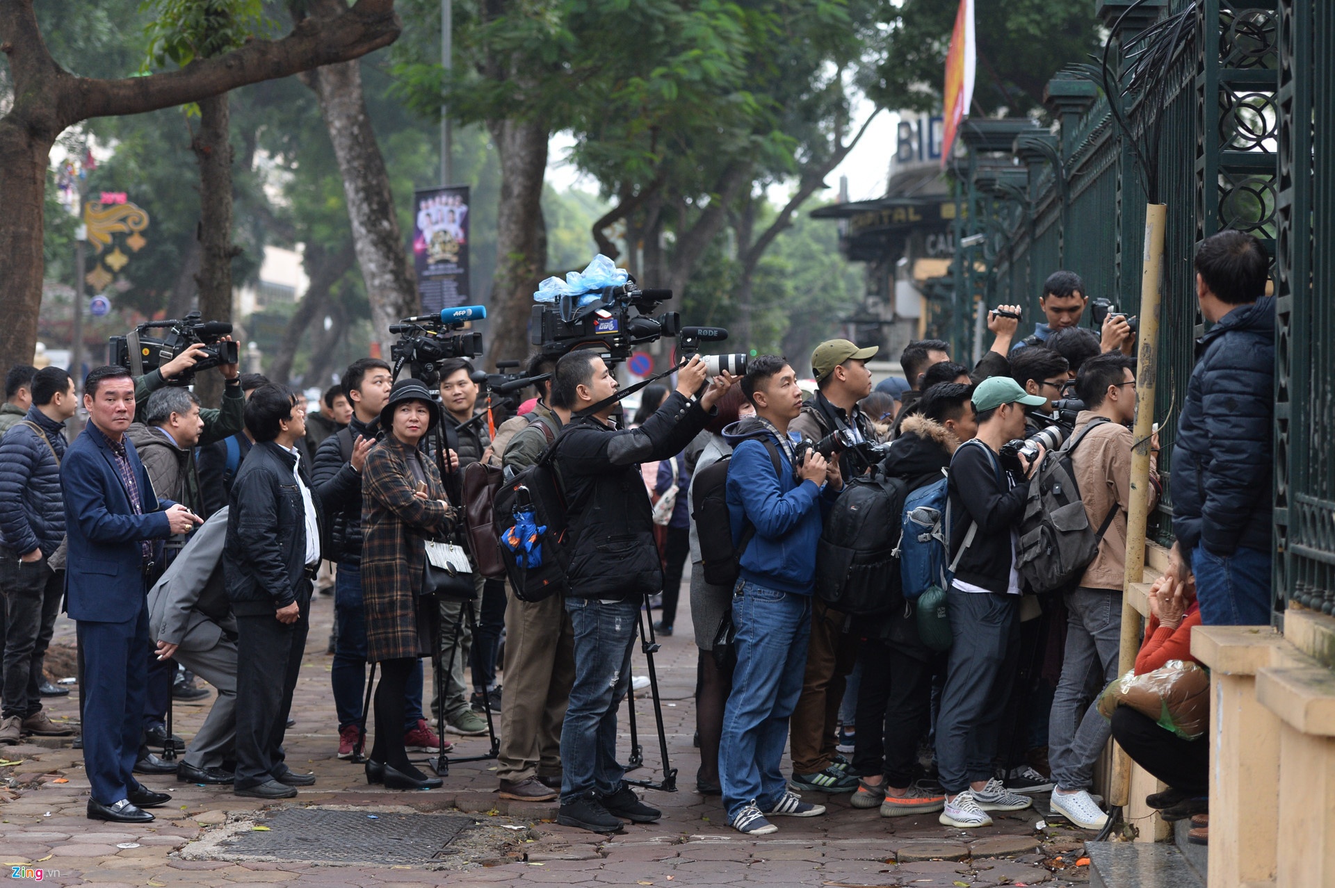 10 ngay xet xu Dinh La Thang anh 2