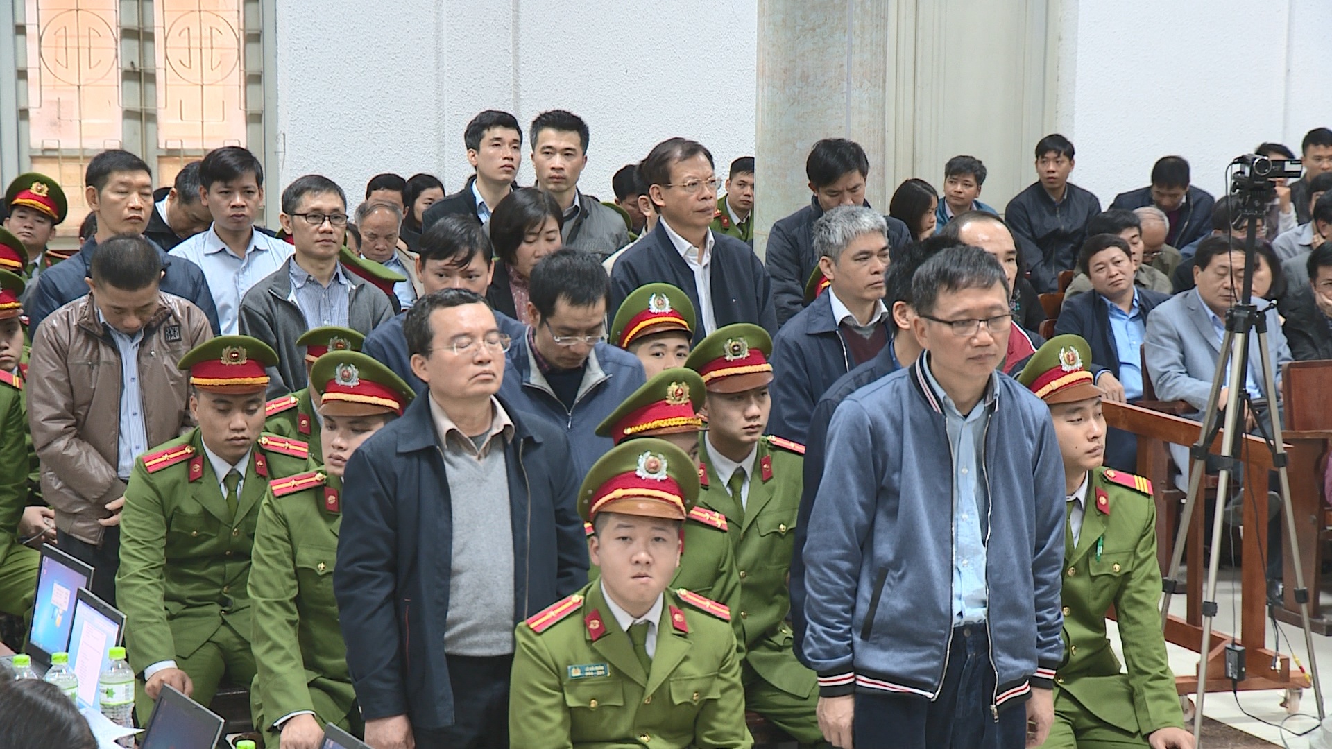 10 ngay xet xu Dinh La Thang anh 4