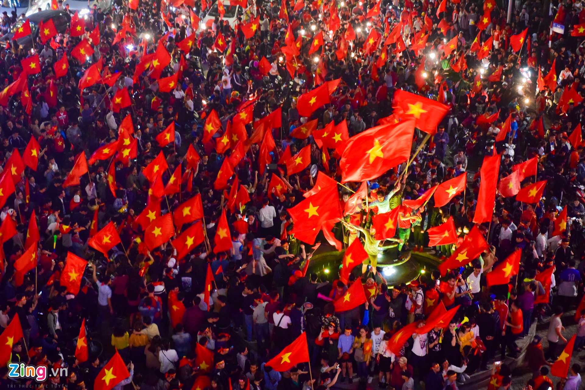 ăn mừng chiến thắng tại hồ Gươm ảnh 2 an mung chien thang tai ho Guom anh 2