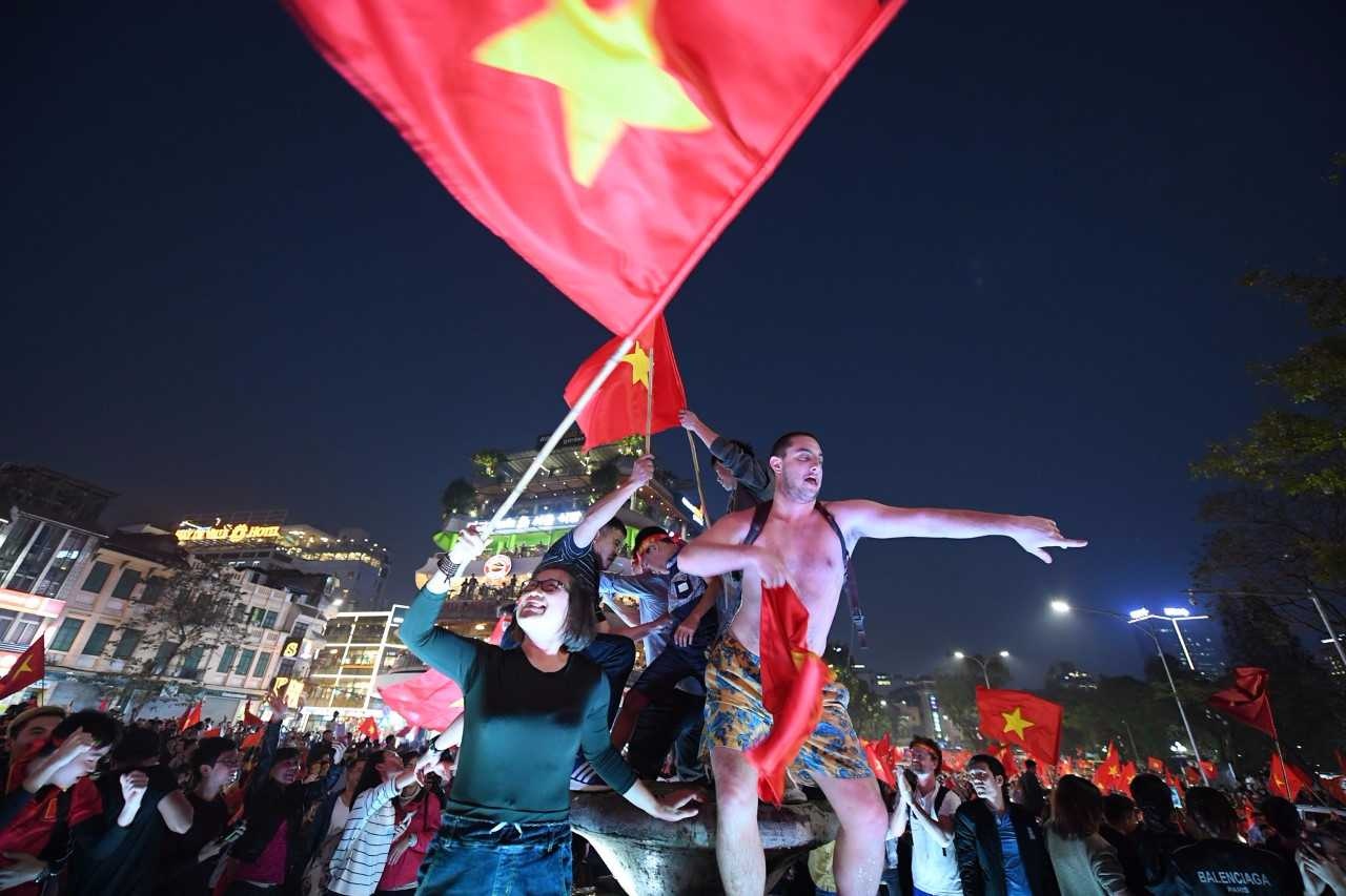 ăn mừng chiến thắng tại hồ Gươm ảnh 12 an mung chien thang tai ho Guom anh 12