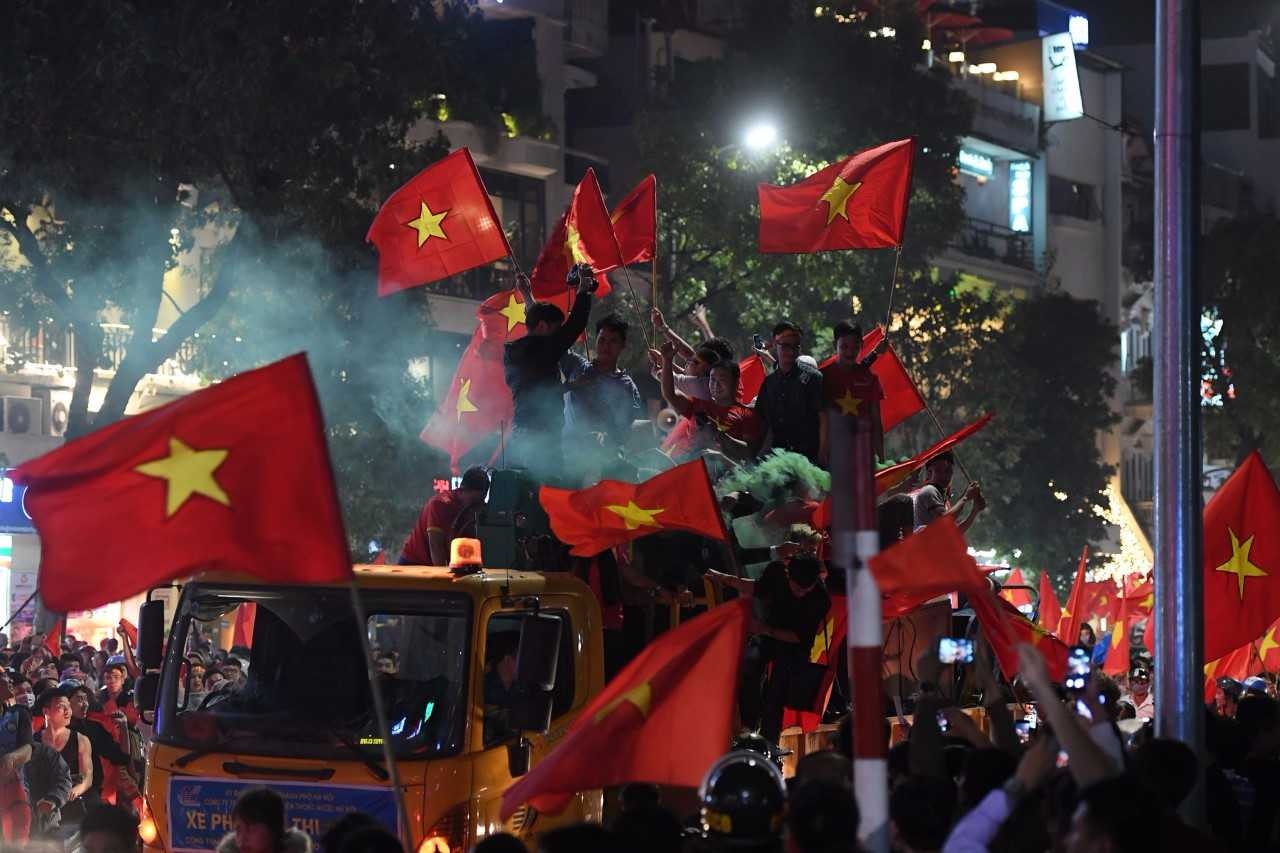 ăn mừng chiến thắng tại hồ Gươm ảnh 9 an mung chien thang tai ho Guom anh 9