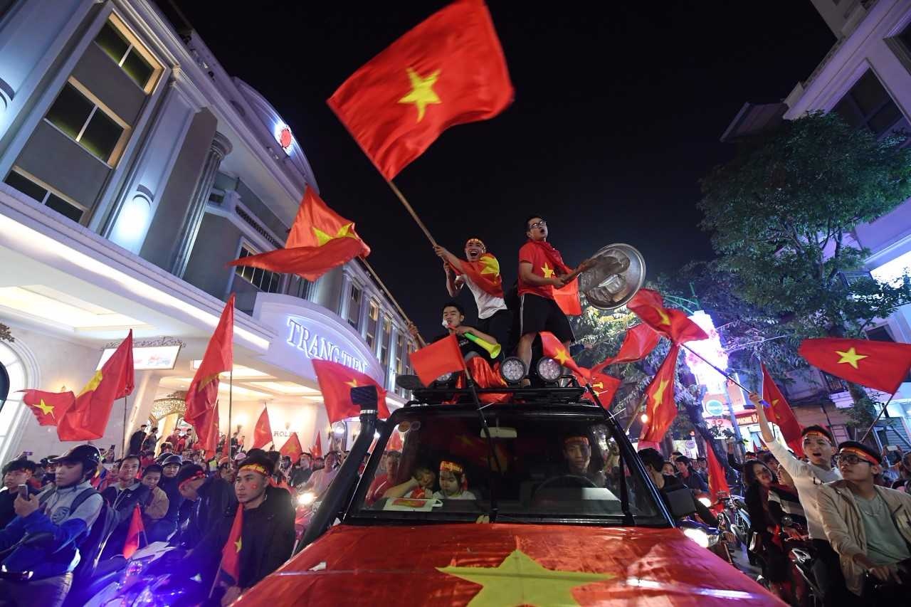 ăn mừng chiến thắng tại hồ Gươm ảnh 3 an mung chien thang tai ho Guom anh 3