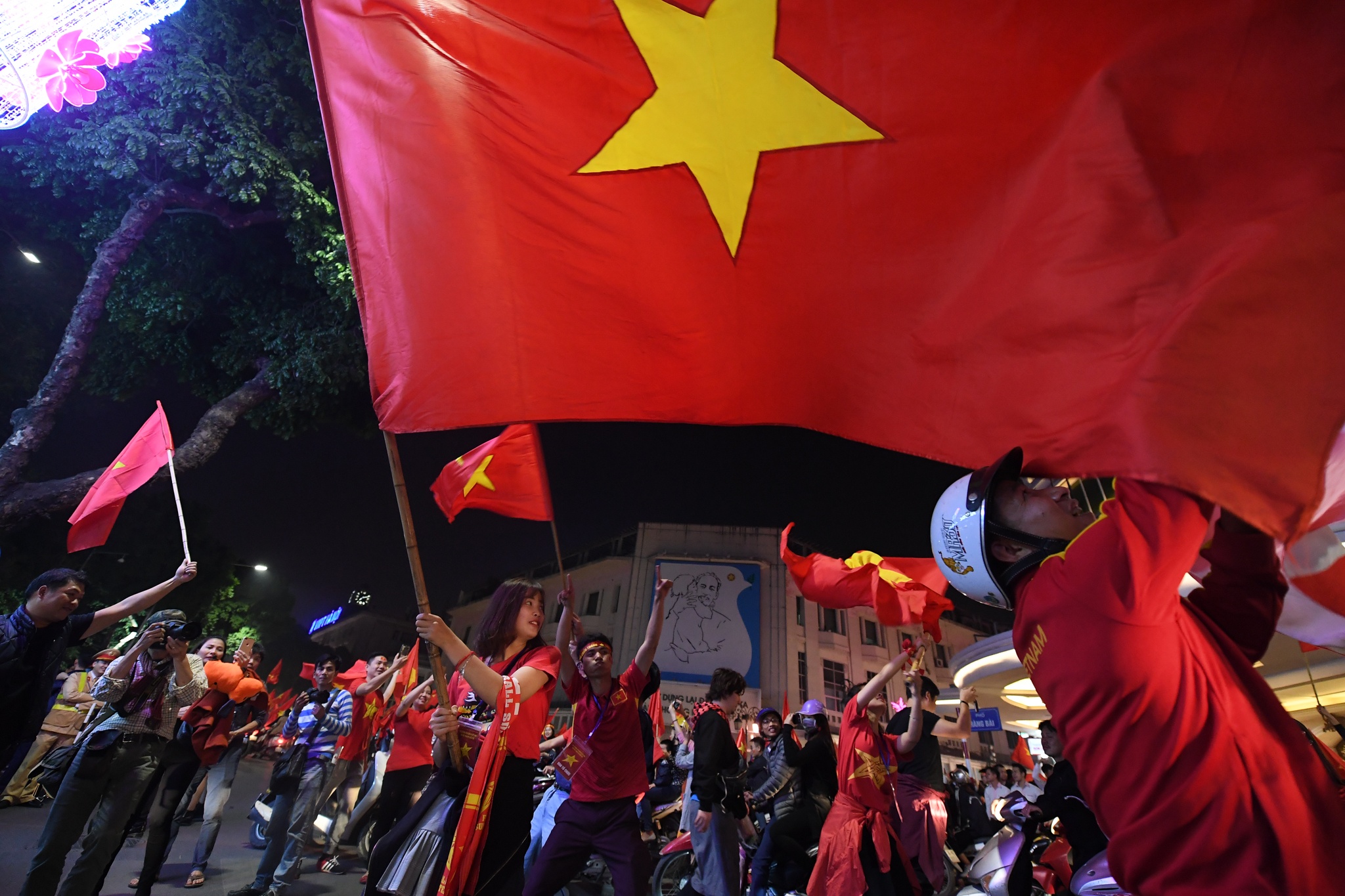 ăn mừng chiến thắng tại hồ Gươm ảnh 5 an mung chien thang tai ho Guom anh 5