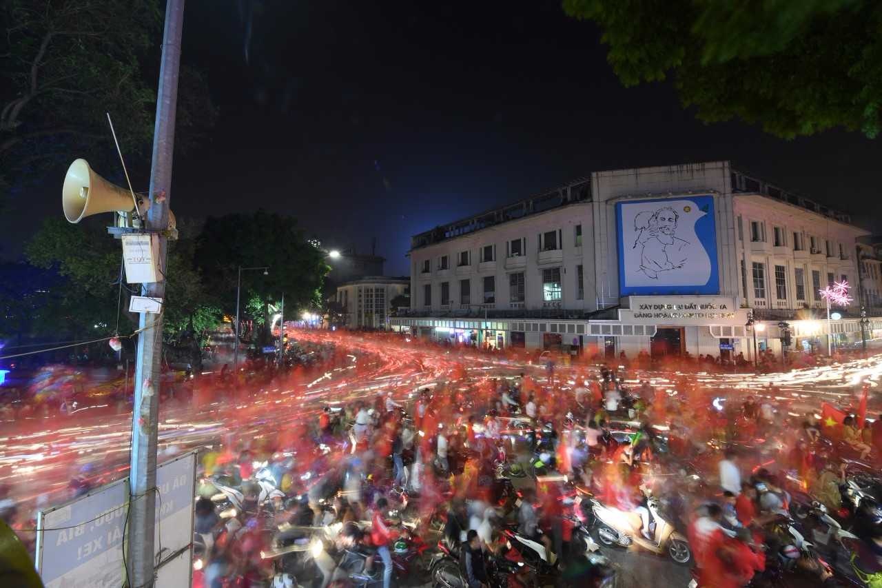 ăn mừng chiến thắng tại hồ Gươm ảnh 14 an mung chien thang tai ho Guom anh 14