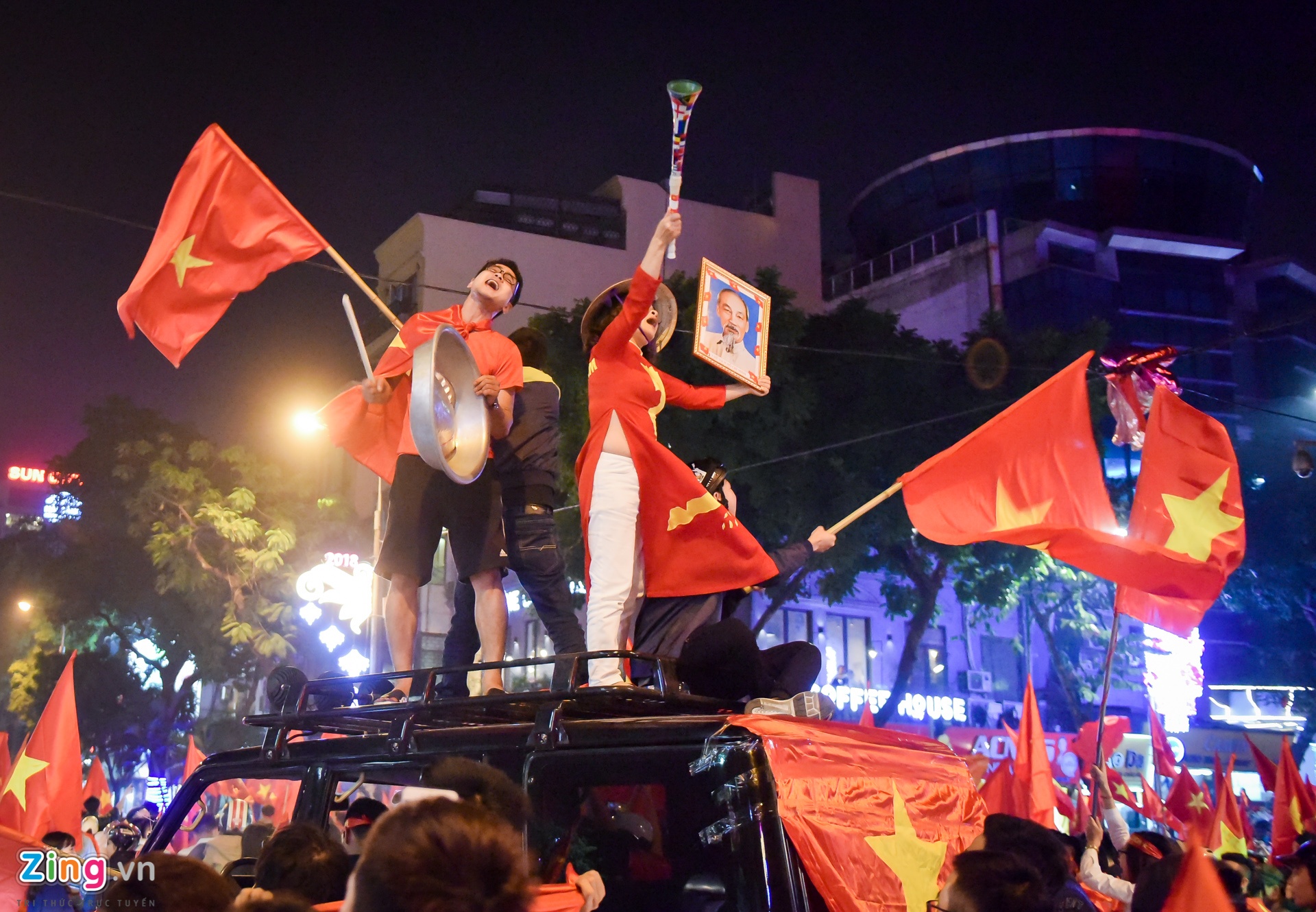 ăn mừng chiến thắng tại hồ Gươm ảnh 10 an mung chien thang tai ho Guom anh 10