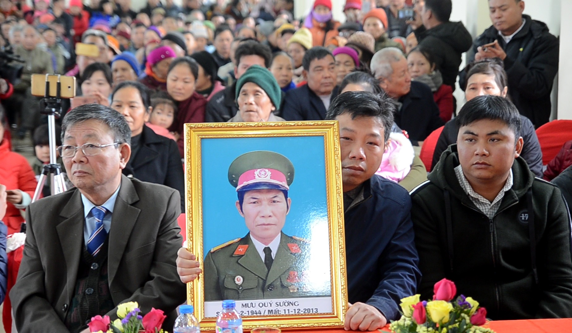 Hon 200 nguoi du buoi xin loi ong lao ngoi tu oan da chet 5 nam hinh anh