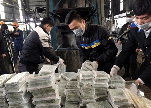 Tiêu hủy 300 bánh heroin ảnh 1 Tieu huy 300 banh heroin anh 1