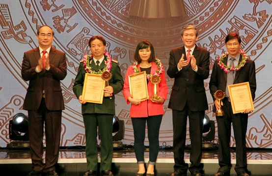 54 tác phẩm được trao giải Búa liềm vàng ảnh 1 54 tac pham duoc trao giai Bua liem vang anh 1