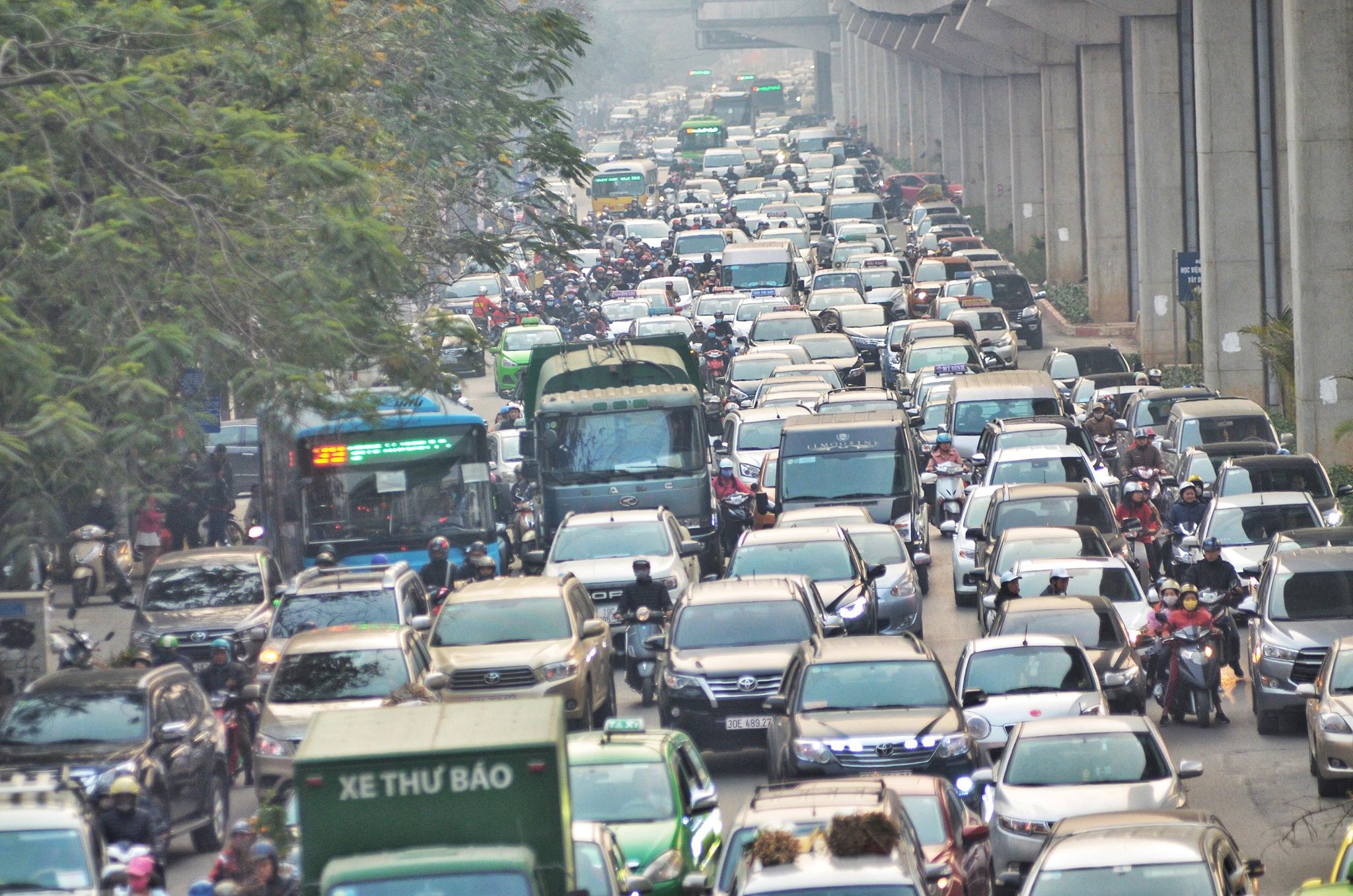 Camry tong lien hoan tren pho anh 9