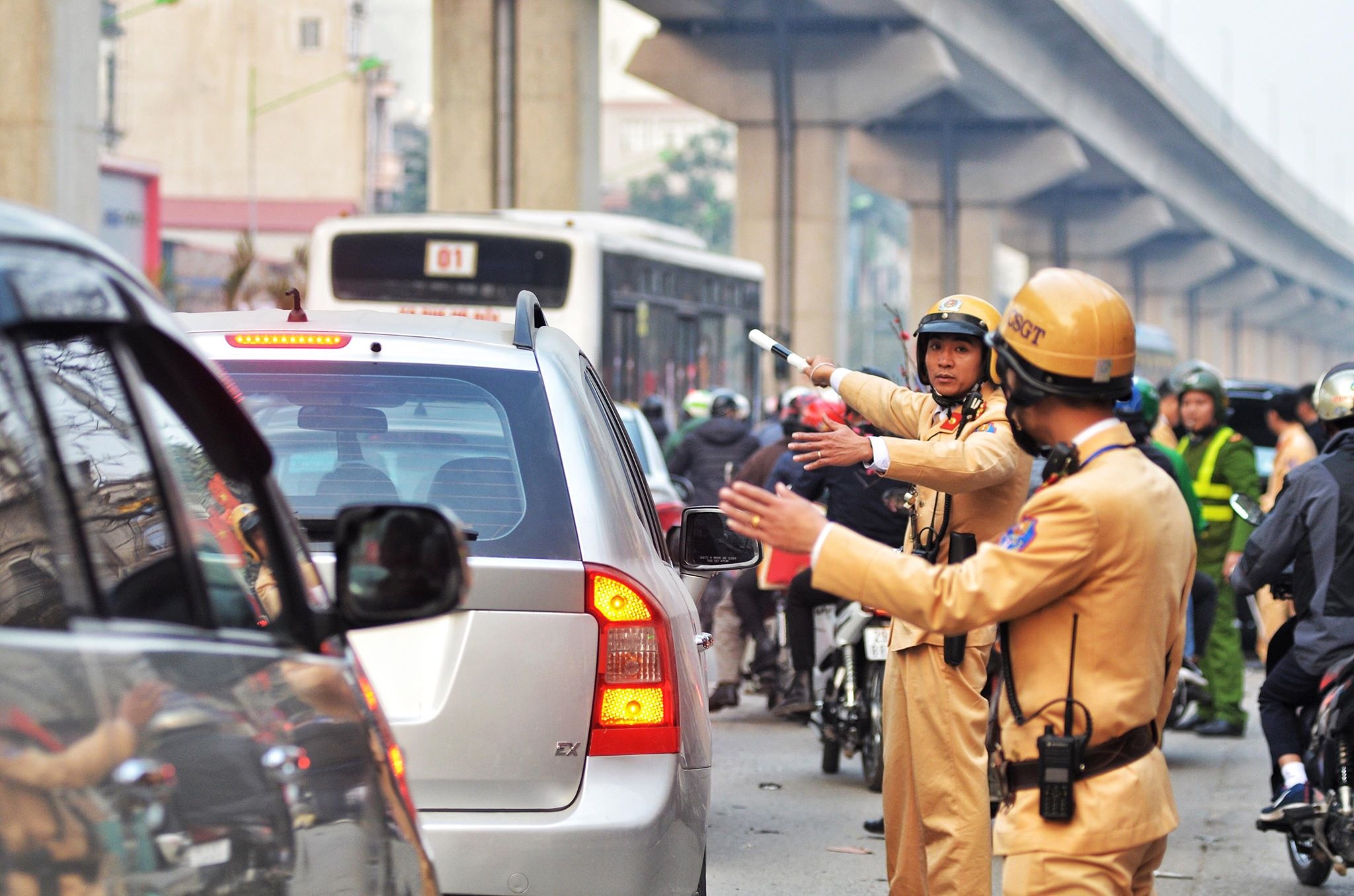 Camry tong lien hoan tren pho anh 12