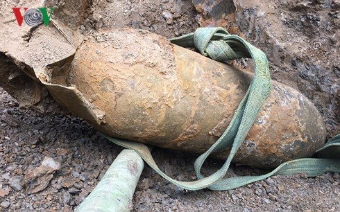 Huy no qua bom nang hon 300 kg hinh anh