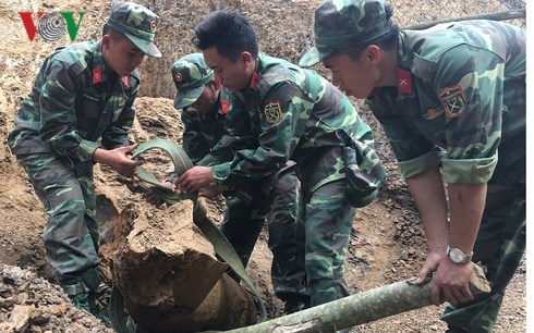 huy no bom hon 300 kg anh 2