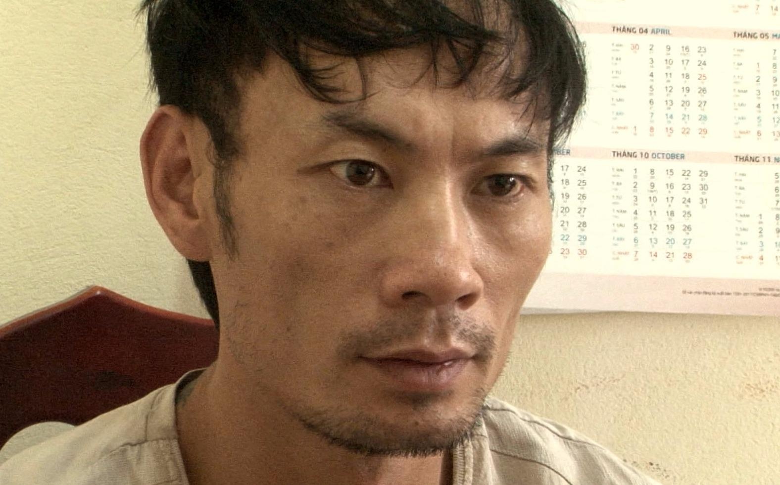 Con trai 'ngao da' danh bo trong thuong hinh anh