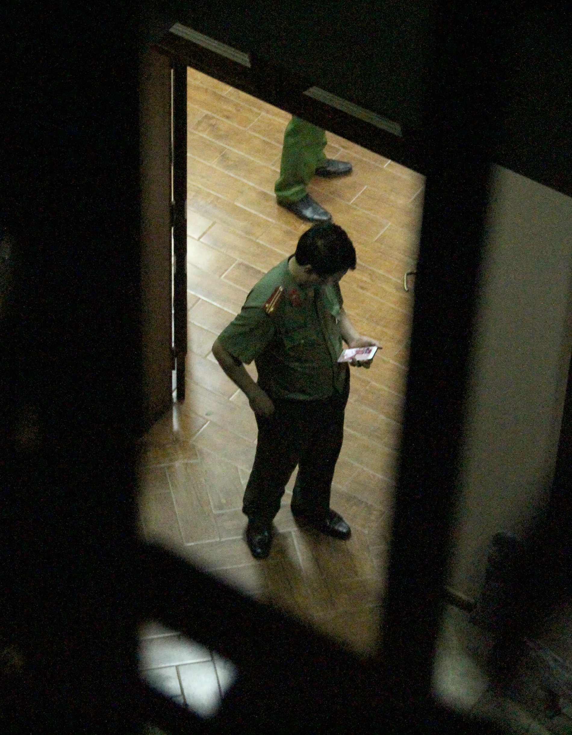 Nhieu canh sat xuat hien tai nha ong Phan Van Vinh anh 3