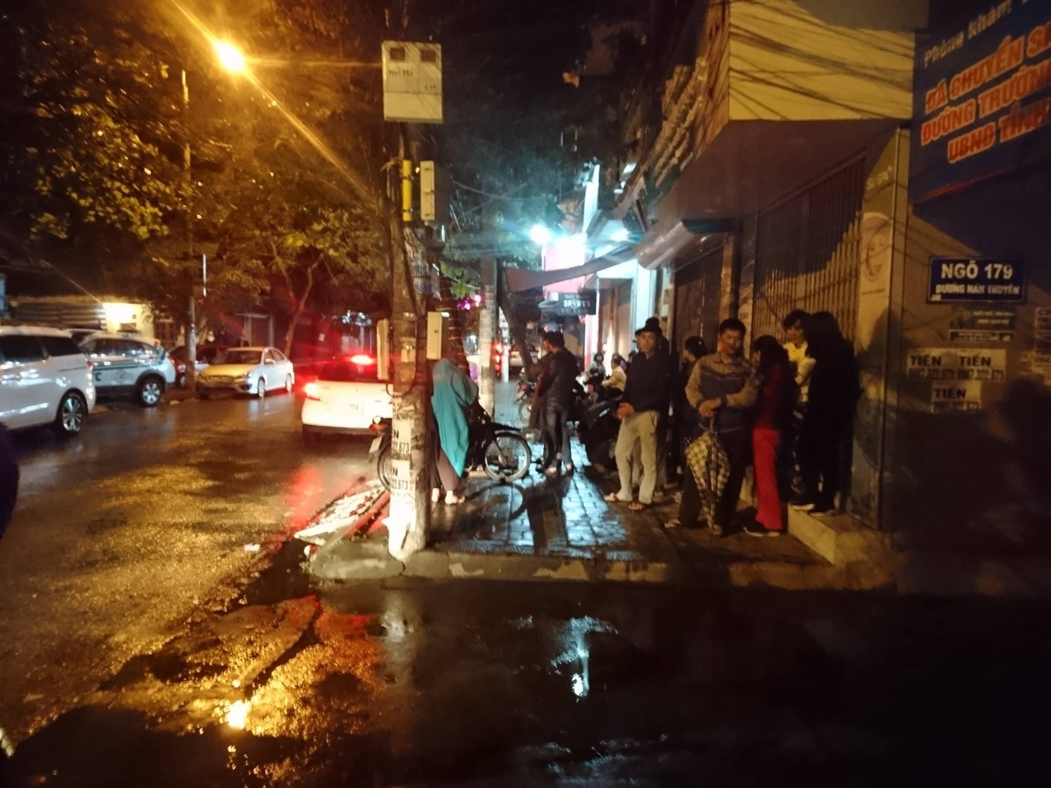 Nhieu canh sat xuat hien tai nha ong Phan Van Vinh anh 7