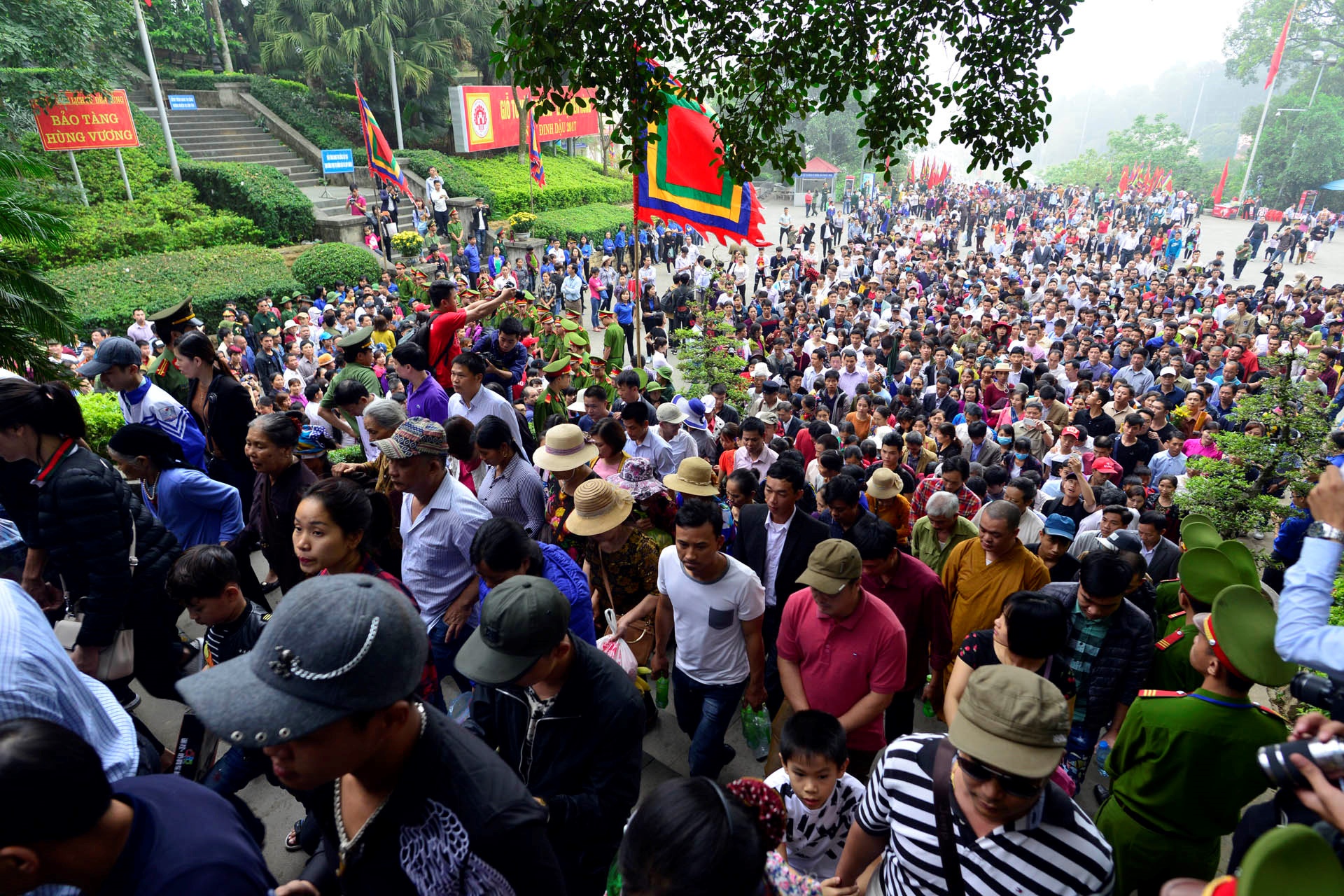 Le hoi Den Hung 2018 anh 1