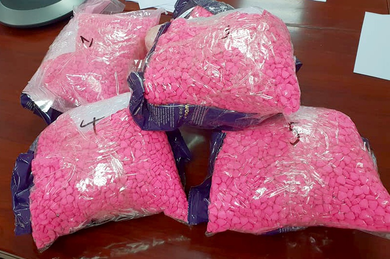 Gan 27.000 vien ma tuy giau trong tui ca phe chuyen phat nhanh hinh anh