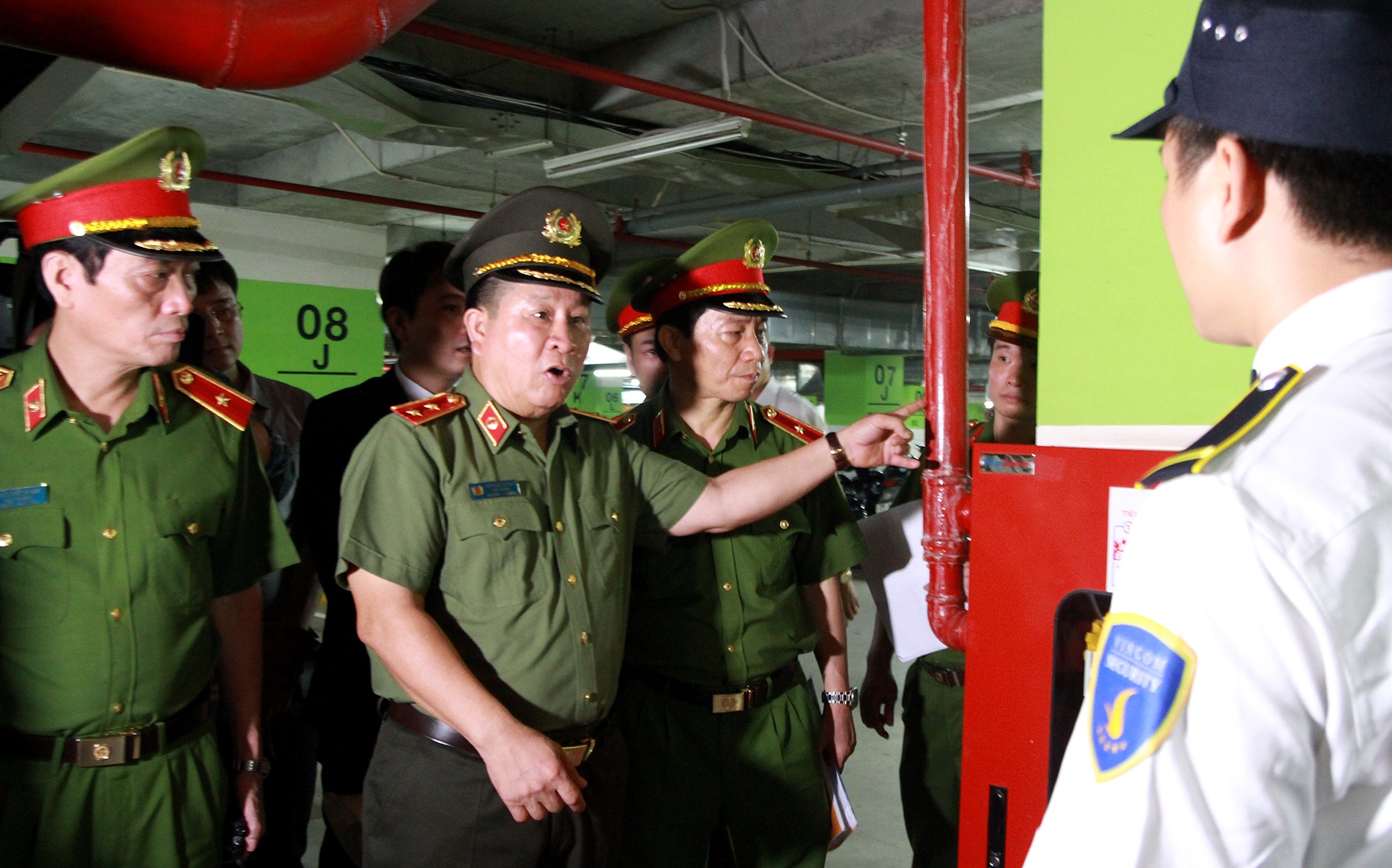 Thu truong Cong an kiem tra PCCC tai Times City anh 1