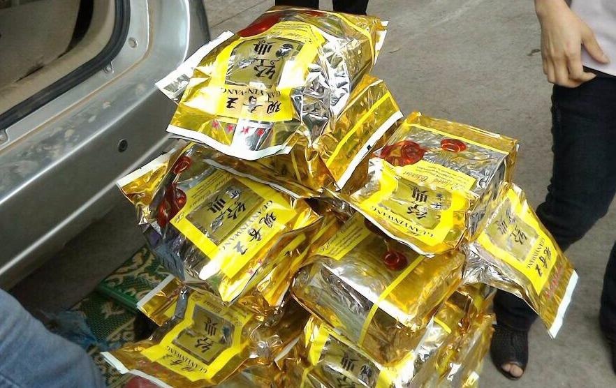 Phat hien 30 kg ma tuy trong lop du phong tren chiec Fortuner hinh anh