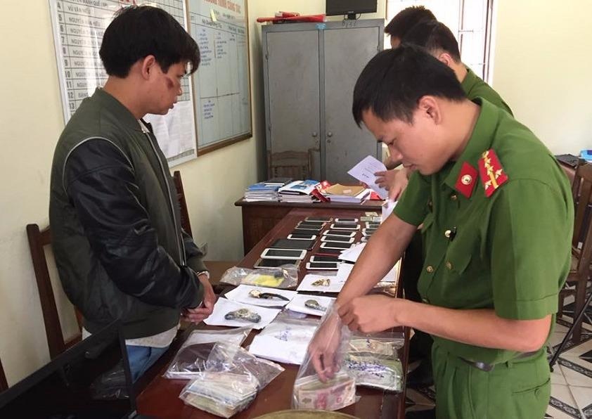 Nghi can bat coc tre em bi dieu tra hanh vi dam o hinh anh