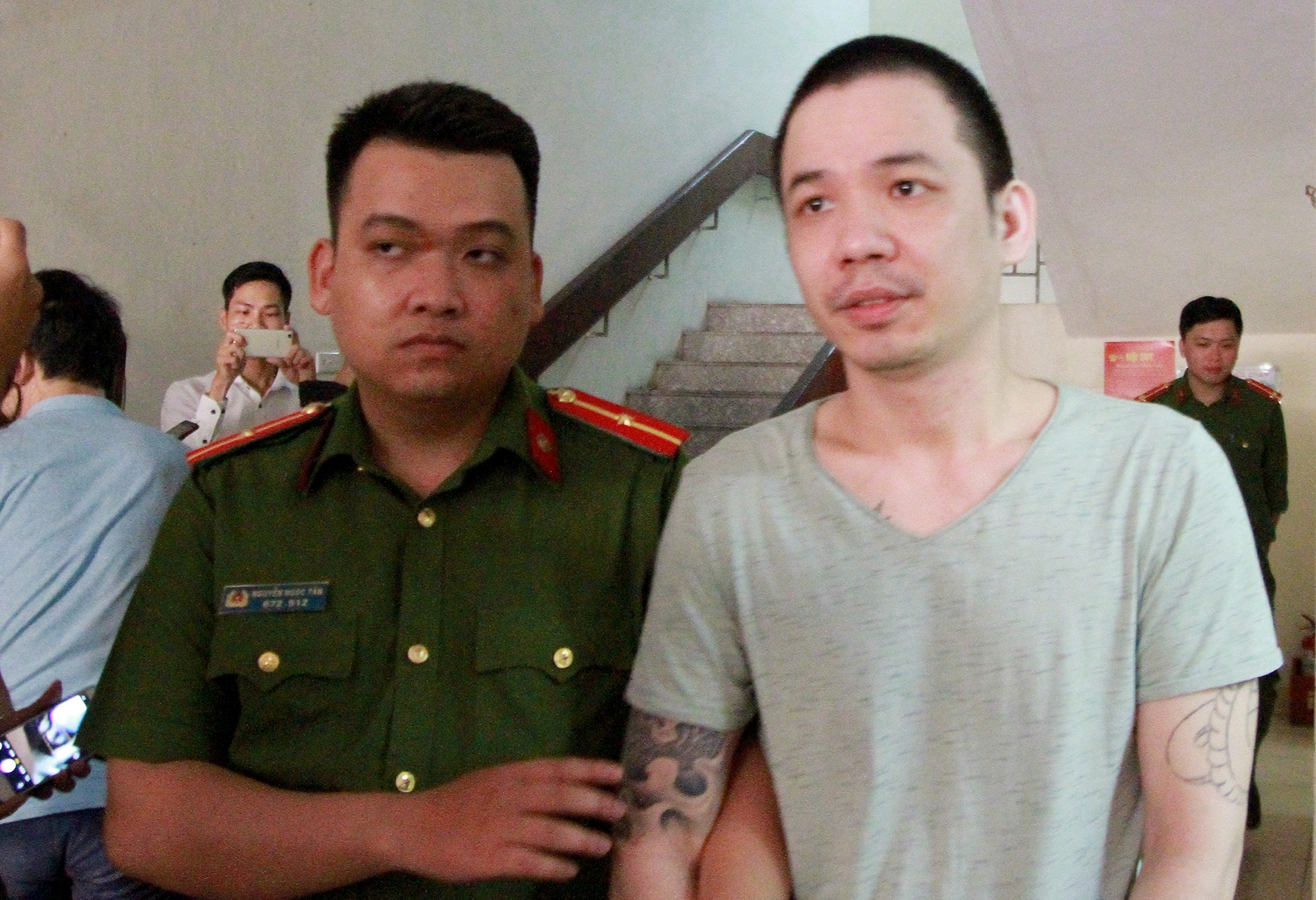 Xet xu 2 tu tu vuot nguc anh 2